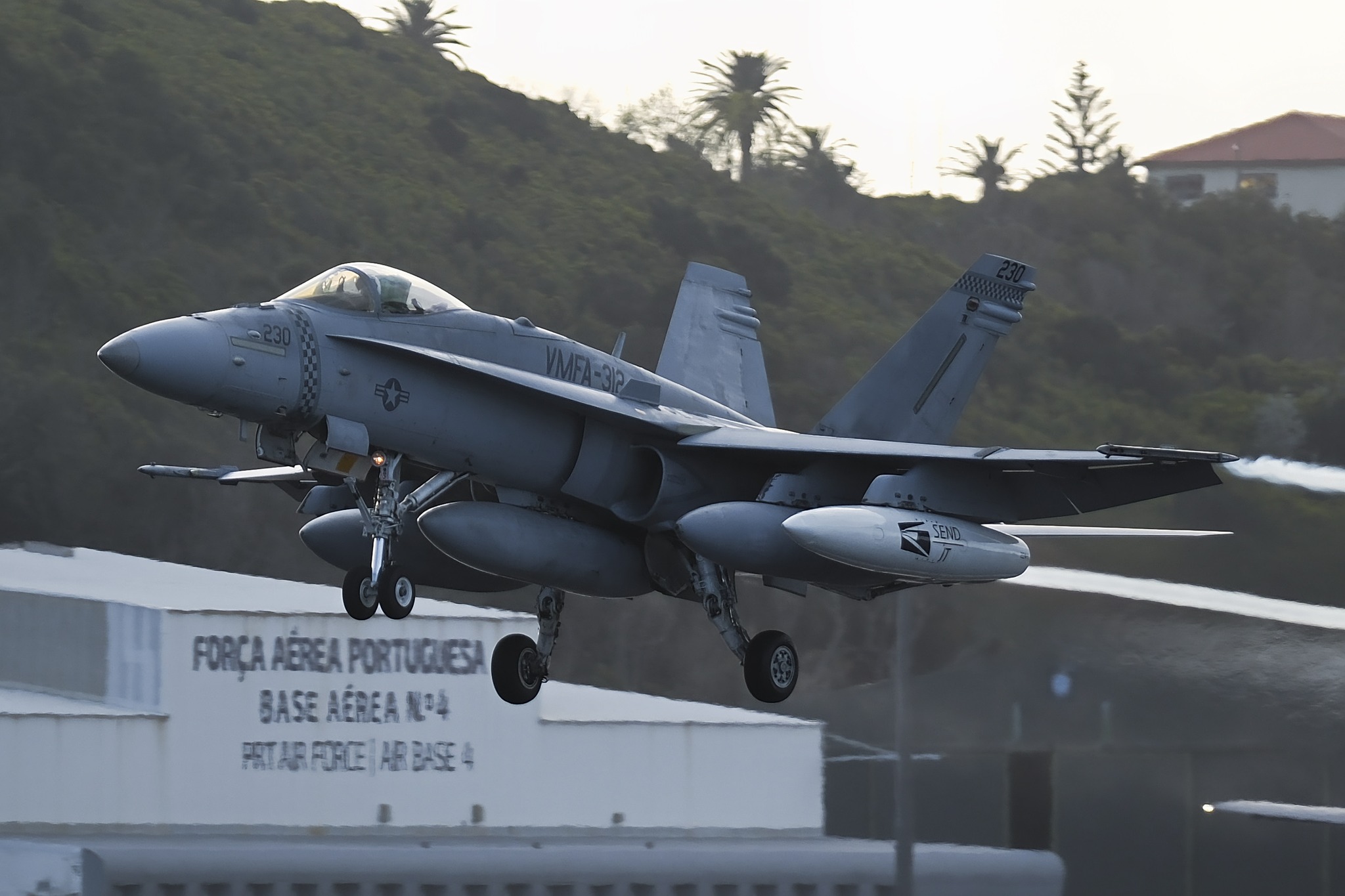 Base das Lajes divide Parlamento. PS fala em “humilhação”, BE acusa Governo de mentir e PCP quer inquérito