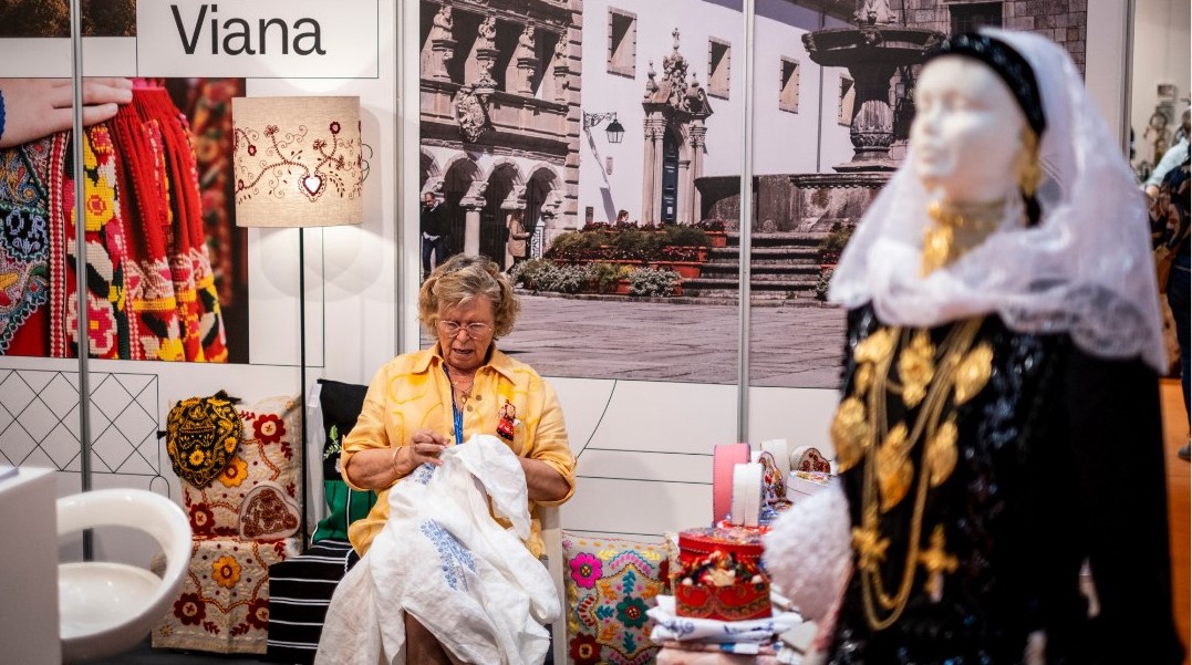 Conceição Pimenta mostra a Lisboa como se faz o Traje à Vianesa