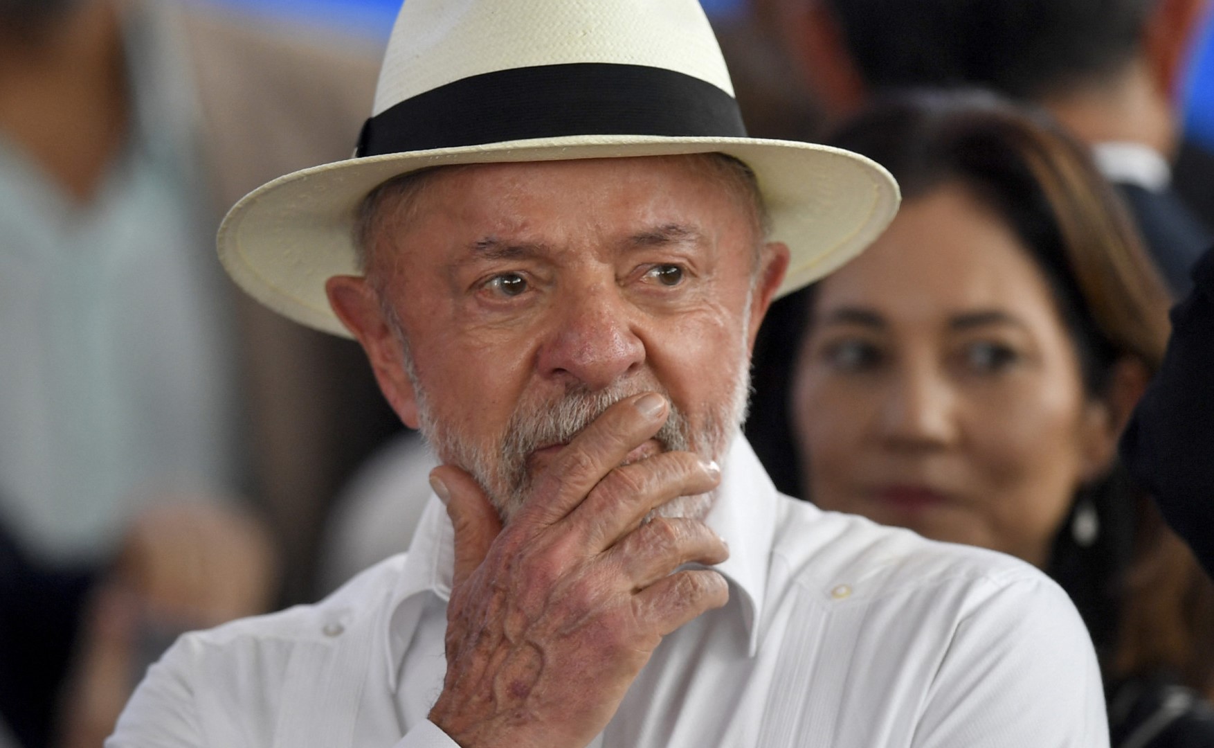 Lula faz radioterapia preventiva após remover lesão no couro cabeludo