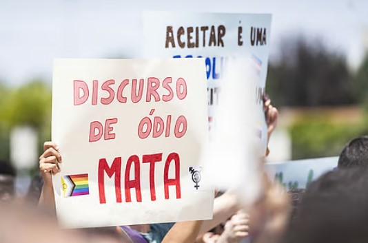 Discurso de ódio atinge “níveis alarmantes” na Europa