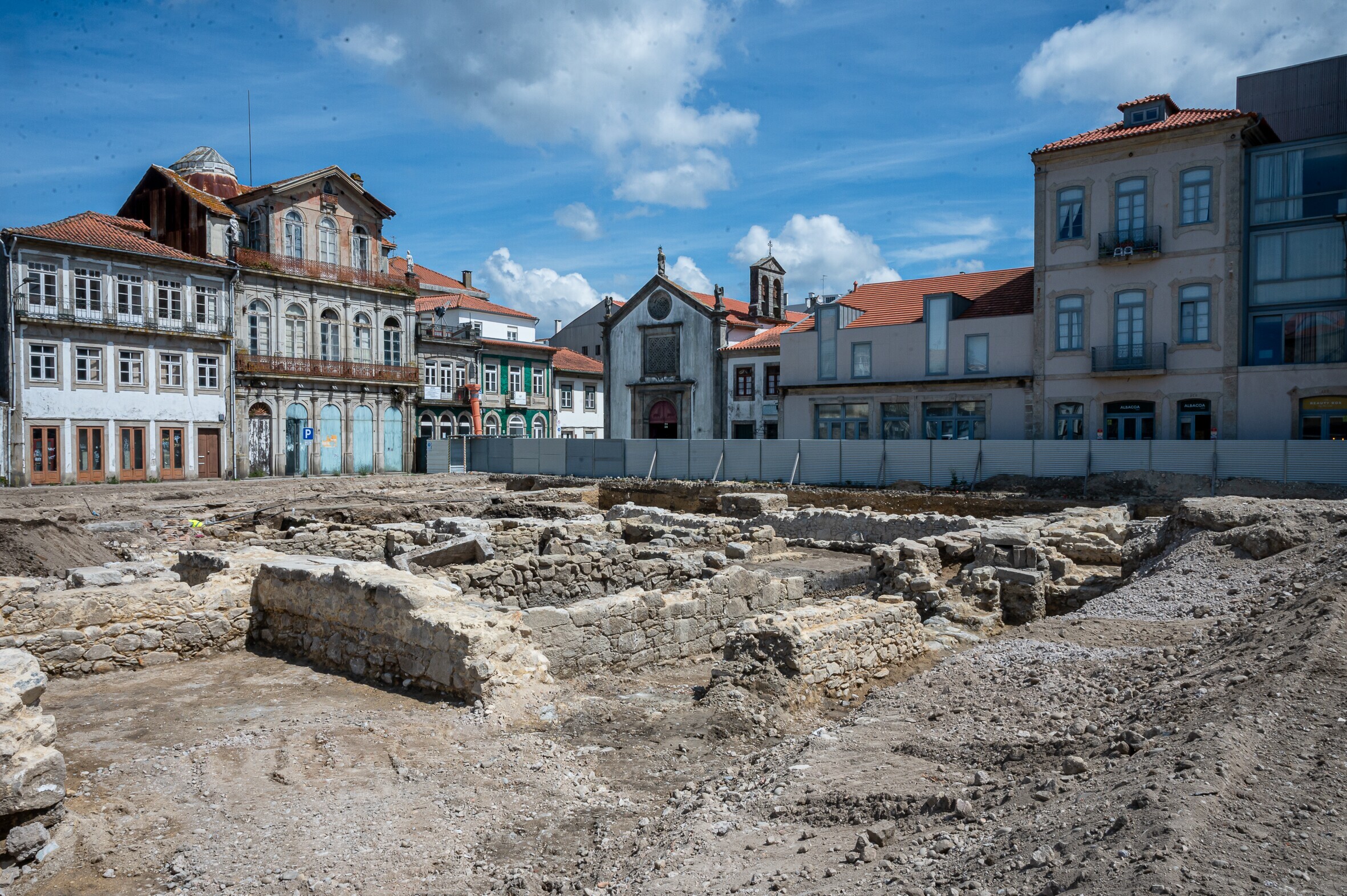 ‘E agora o que fazemos?’.  Bloco promove debate público sobre achados arqueológicos em Viana