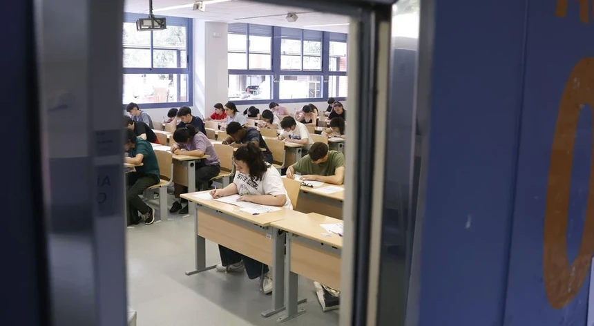 Fenprof critica Governo por “caos” nos exames
