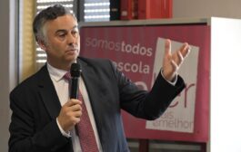 Ministro da Educação garante que correção dos exames continua “dentro dos prazos previstos”