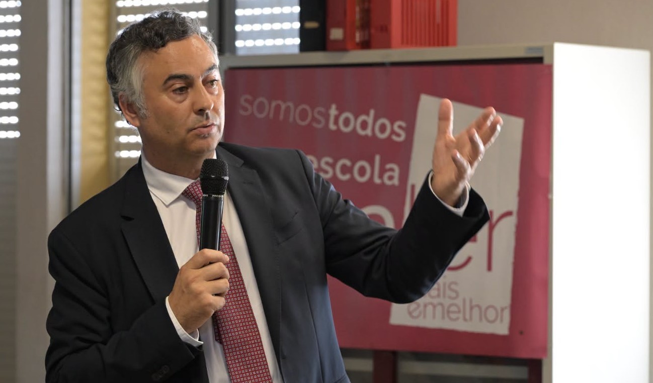 Ministro da Educação garante que correção dos exames continua “dentro dos prazos previstos”