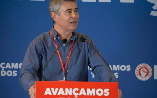 Carneiro fala de “namoro com beijos e amuos” entre AD e Chega