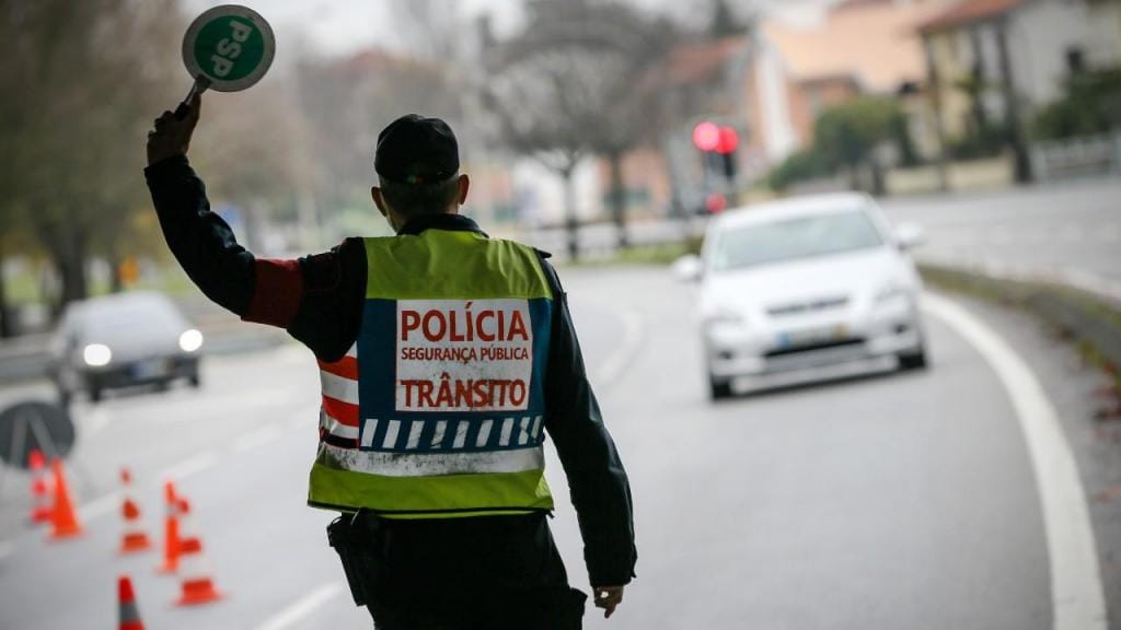 Apanhado em Viana com carta de condução estrangeira falsa