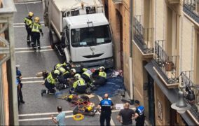 Camião do lixo atropela várias pessoas em Pamplona e provoca um morto e quatro feridos