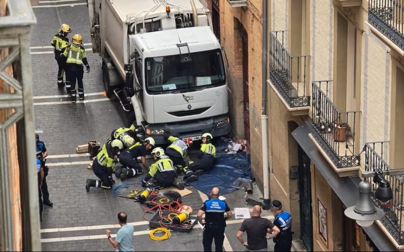 Camião do lixo atropela várias pessoas em Pamplona e provoca um morto e quatro feridos