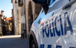 Viana. Populares impedem mulher de furto em veículo