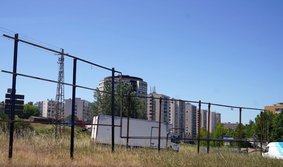 Autarca de Braga exige remoção de estruturas eleitorais abandonadas
