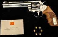 Montenegro entrega arma oferecida por Erdogan à PSP