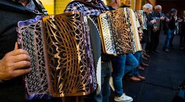 Viana. Encontro de Concertinas junta uma centena de tocadores dia 24