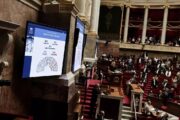 França aprova lei que legaliza a eutanásia e suicídio assistido