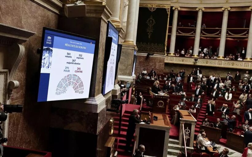 França aprova lei que legaliza a eutanásia e suicídio assistido
